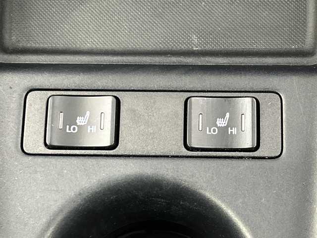 トヨタ プリウス S ツーリングセレクション 愛知県 2019(平31)年 5.1万km スティールブロンドM 純正９インチナビ/・フルセグ/・CD/DVD/・Bluetooth/ビルトインETC2.0/デジタルインナーミラー/バックカメラ/プリクラッシュセーフティ/レーンディパーチャーアラート/ふらつき検知/アダプティブクルーズコントロール/横滑り防止/クリアランスソナー/合皮レザーシート/シートヒーター/オートハイビーム/フォグランプ/電動格納ウィンカーミラー/プッシュスタート