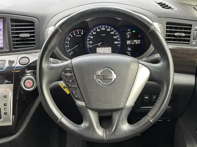 日産 エルグランド 250HWS アーバンクロム 福岡県 2012(平24)年 7.9万km ブリリアントホワイトパール (株)IDOMが運営する【じしゃロン八幡西店】の自社ローン専用車両になります。こちらは現金またはオートローンご利用時の価格です。自社ローンご希望の方は別途その旨お申付け下さい/・純正ナビ/・バックカメラ/・Bluetooth/・DVD再生可/・フリップダウンモニター/・両側パワースライドドア/・プッシュスタート/・純正18インチホイール