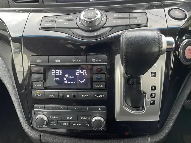 日産 エルグランド 250HWS アーバンクロム 福岡県 2012(平24)年 7.9万km ブリリアントホワイトパール (株)IDOMが運営する【じしゃロン八幡西店】の自社ローン専用車両になります。こちらは現金またはオートローンご利用時の価格です。自社ローンご希望の方は別途その旨お申付け下さい/・純正ナビ/・バックカメラ/・Bluetooth/・DVD再生可/・フリップダウンモニター/・両側パワースライドドア/・プッシュスタート/・純正18インチホイール