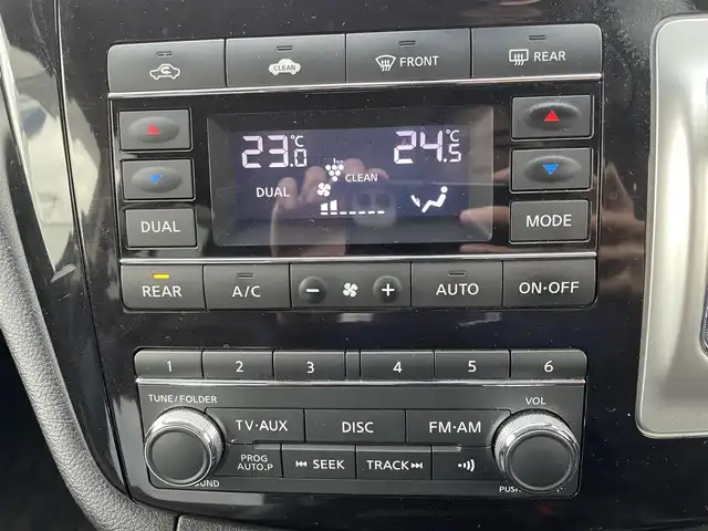 日産 エルグランド 250HWS アーバンクロム 福岡県 2012(平24)年 7.9万km ブリリアントホワイトパール (株)IDOMが運営する【じしゃロン八幡西店】の自社ローン専用車両になります。こちらは現金またはオートローンご利用時の価格です。自社ローンご希望の方は別途その旨お申付け下さい/・純正ナビ/・バックカメラ/・Bluetooth/・DVD再生可/・フリップダウンモニター/・両側パワースライドドア/・プッシュスタート/・純正18インチホイール