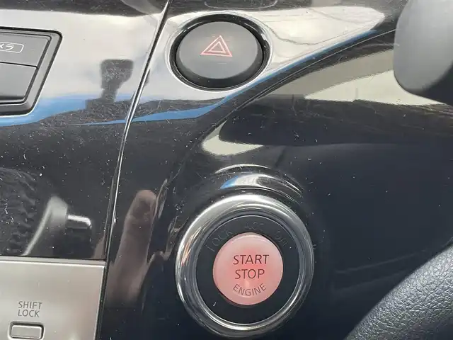 日産 エルグランド 250HWS アーバンクロム 福岡県 2012(平24)年 7.9万km ブリリアントホワイトパール (株)IDOMが運営する【じしゃロン八幡西店】の自社ローン専用車両になります。こちらは現金またはオートローンご利用時の価格です。自社ローンご希望の方は別途その旨お申付け下さい/・純正ナビ/・バックカメラ/・Bluetooth/・DVD再生可/・フリップダウンモニター/・両側パワースライドドア/・プッシュスタート/・純正18インチホイール