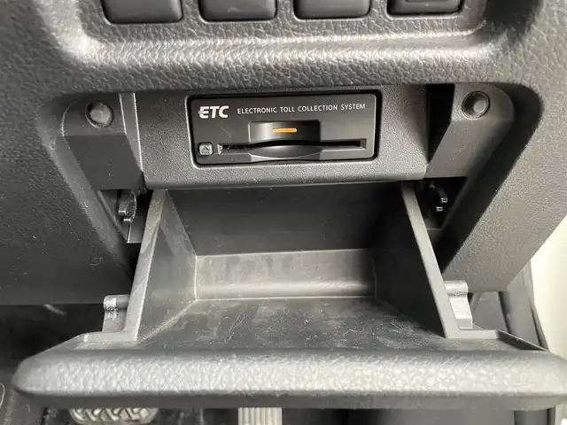 日産 エルグランド 250HWS アーバンクロム 福岡県 2012(平24)年 7.9万km ブリリアントホワイトパール (株)IDOMが運営する【じしゃロン八幡西店】の自社ローン専用車両になります。こちらは現金またはオートローンご利用時の価格です。自社ローンご希望の方は別途その旨お申付け下さい/・純正ナビ/・バックカメラ/・Bluetooth/・DVD再生可/・フリップダウンモニター/・両側パワースライドドア/・プッシュスタート/・純正18インチホイール