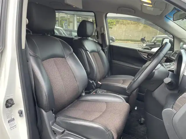 日産 エルグランド 250HWS アーバンクロム 福岡県 2012(平24)年 7.9万km ブリリアントホワイトパール (株)IDOMが運営する【じしゃロン八幡西店】の自社ローン専用車両になります。こちらは現金またはオートローンご利用時の価格です。自社ローンご希望の方は別途その旨お申付け下さい/・純正ナビ/・バックカメラ/・Bluetooth/・DVD再生可/・フリップダウンモニター/・両側パワースライドドア/・プッシュスタート/・純正18インチホイール