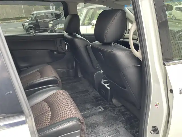 日産 エルグランド 250HWS アーバンクロム 福岡県 2012(平24)年 7.9万km ブリリアントホワイトパール (株)IDOMが運営する【じしゃロン八幡西店】の自社ローン専用車両になります。こちらは現金またはオートローンご利用時の価格です。自社ローンご希望の方は別途その旨お申付け下さい/・純正ナビ/・バックカメラ/・Bluetooth/・DVD再生可/・フリップダウンモニター/・両側パワースライドドア/・プッシュスタート/・純正18インチホイール