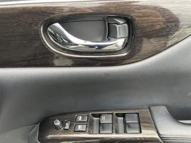 日産 エルグランド 250HWS アーバンクロム 福岡県 2012(平24)年 7.9万km ブリリアントホワイトパール (株)IDOMが運営する【じしゃロン八幡西店】の自社ローン専用車両になります。こちらは現金またはオートローンご利用時の価格です。自社ローンご希望の方は別途その旨お申付け下さい/・純正ナビ/・バックカメラ/・Bluetooth/・DVD再生可/・フリップダウンモニター/・両側パワースライドドア/・プッシュスタート/・純正18インチホイール