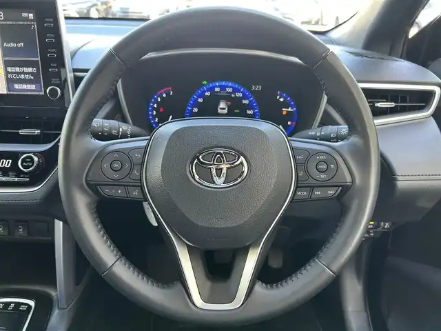 トヨタ カローラ クロス ハイブリッド Z 兵庫県 2022(令4)年 4.8万km アティチュードブラックマイカ 純正ディスプレイオーディオ(ナビ/BT/USB/フルセグ/AppleCarplay/AndroidAuto)/パノラミックビューモニター/ビルトインＥＴＣ/前後ドライブレコーダー/トヨタセーフティセンス/・プリクラッシュセーフティ/・レーントレーシングアシスト/・レーンディパーチャーアラート/・レーダークルーズコントロール/・オートマチックハイビーム/・ロードサインアシスト/ブラインドスポットモニター/前後コーナーセンサー/運転席パワーシート/前席シートヒーター/パワーバックドア/オートライト/ＬＥＤヘッドライトシーケンシャルターンランプ/フォグランプ/ステアリングスイッチ/純正フロアマット/純正18インチＡＷ/電動パーキングブレーキ/電格ウインカーミラー