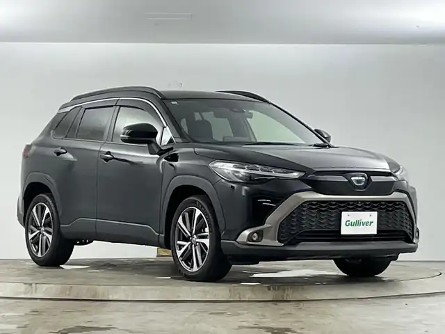 トヨタ カローラ クロス ハイブリッド Z 愛知県 2022(令4)年 4.8万km アティチュードブラックマイカ 純正７インチディスプレイオーディオ/(ナビ/Bluetooth/USB/フルセグ/AppleCarplay/AndroidAuto)/パノラミックビューモニター(メーカーOP)/ビルトインＥＴＣ/前後ドライブレコーダー/トヨタセーフティセンス/・プリクラッシュセーフティ/・レーントレーシングアシスト/・レーンディパーチャーアラート/・レーダークルーズコントロール/・オートマチックハイビーム/・ロードサインアシスト/ブラインドスポットモニター/前後コーナーセンサー/運転席パワーシート/前席シートヒーター/パワーバックドア/オートライト/ＬＥＤヘッドライトシーケンシャルターンランプ/フォグランプ/ステアリングスイッチ/純正フロアマット/純正18インチＡＷ/電動パーキングブレーキ/電格ウインカーミラー
