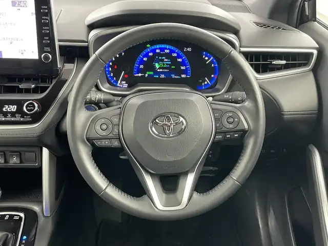 トヨタ カローラ クロス ハイブリッド Z 愛知県 2022(令4)年 4.8万km アティチュードブラックマイカ 純正７インチディスプレイオーディオ/(ナビ/Bluetooth/USB/フルセグ/AppleCarplay/AndroidAuto)/パノラミックビューモニター(メーカーOP)/ビルトインＥＴＣ/前後ドライブレコーダー/トヨタセーフティセンス/・プリクラッシュセーフティ/・レーントレーシングアシスト/・レーンディパーチャーアラート/・レーダークルーズコントロール/・オートマチックハイビーム/・ロードサインアシスト/ブラインドスポットモニター/前後コーナーセンサー/運転席パワーシート/前席シートヒーター/パワーバックドア/オートライト/ＬＥＤヘッドライトシーケンシャルターンランプ/フォグランプ/ステアリングスイッチ/純正フロアマット/純正18インチＡＷ/電動パーキングブレーキ/電格ウインカーミラー
