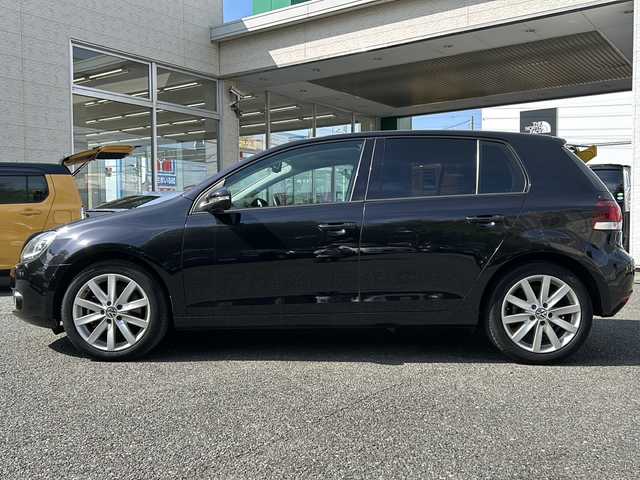フォルクスワーゲン ゴルフ TSI ハイライン 埼玉県 2011(平23)年 5.2万km ディープブラックパールエフェクト 禁煙 /検R8年7月/ターボ+Sチャージャー  /社外メモリナビゲーション/（CD/DVD/BT）/フルセグ /HIDライト /フォグランプ /純正17インチアルミホイール /パドルシフト /ETC /クリアランスソナー /キーレスキー /電動格納ミラー/保証書/取扱説明書