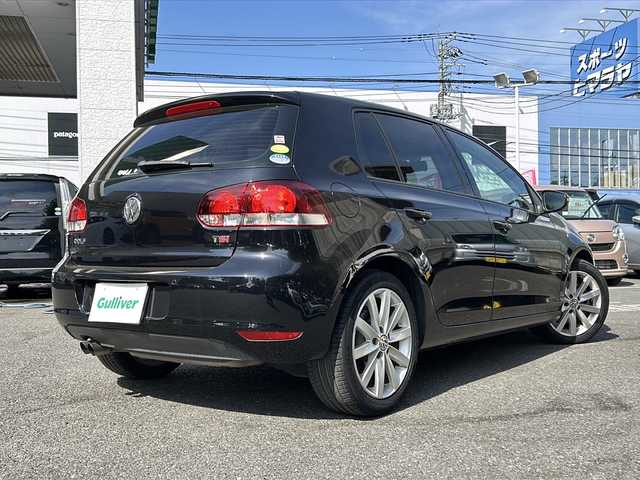 フォルクスワーゲン ゴルフ TSI ハイライン 埼玉県 2011(平23)年 5.2万km ディープブラックパールエフェクト 禁煙 /検R8年7月/ターボ+Sチャージャー  /社外メモリナビゲーション/（CD/DVD/BT）/フルセグ /HIDライト /フォグランプ /純正17インチアルミホイール /パドルシフト /ETC /クリアランスソナー /キーレスキー /電動格納ミラー/保証書/取扱説明書
