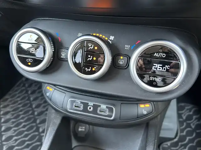 フィアット ５００Ｘ クロスプラス 道東・釧路十勝 2018(平30)年 4.3万km BIANCO GHIACCIO アダプティブクルーズコントロール/レーンキープアシスト/純正ディスプレイオーディオ/茶革/シートヒーター/パワーシート/バックカメラ/パドルシフト/純正18インチAW/キセノンヘッドライト/オートライト/フロント/リアフォグライト/プッシュスタート/スマートキー/純正フロアマット/ETC