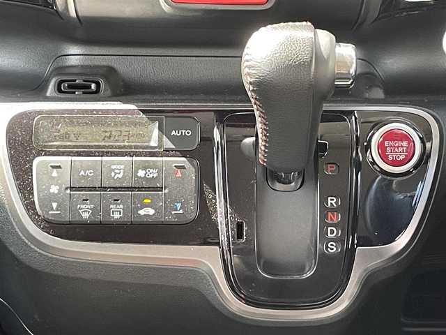 ホンダ Ｎ ＢＯＸ カスタム G ターボSSパッケージ 福岡県 2014(平26)年 9.7万km プレミアムホワイトパール (株)IDOMが運営する【じしゃロン八幡西店】の自社ローン専用車両になります。こちらは現金またはオートローンご利用時の価格です。自社ローンご希望の方は別途その旨お申付け下さい/純正ナビ/バックカメラ/両側パワースライドドア/ETC/ステアリングスイッチ/純正アルミホイール/ウィンカーミラー/プッシュスタート/スペアキー