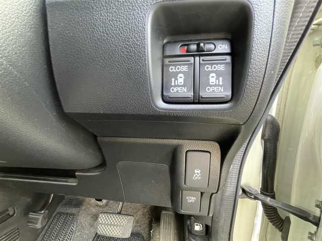 ホンダ Ｎ ＢＯＸ カスタム G ターボSSパッケージ 福岡県 2014(平26)年 9.7万km プレミアムホワイトパール (株)IDOMが運営する【じしゃロン八幡西店】の自社ローン専用車両になります。こちらは現金またはオートローンご利用時の価格です。自社ローンご希望の方は別途その旨お申付け下さい/純正ナビ/バックカメラ/両側パワースライドドア/ETC/ステアリングスイッチ/純正アルミホイール/ウィンカーミラー/プッシュスタート/スペアキー