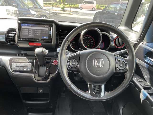 ホンダ Ｎ ＢＯＸ カスタム G ターボSSパッケージ 福岡県 2014(平26)年 9.7万km プレミアムホワイトパール (株)IDOMが運営する【じしゃロン八幡西店】の自社ローン専用車両になります。こちらは現金またはオートローンご利用時の価格です。自社ローンご希望の方は別途その旨お申付け下さい/純正ナビ/バックカメラ/両側パワースライドドア/ETC/ステアリングスイッチ/純正アルミホイール/ウィンカーミラー/プッシュスタート/スペアキー