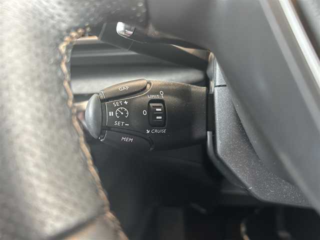 プジョー ３００８ GT ブルー HDi 茨城県 2018(平30)年 3.1万km BLANC NACRE 純正ディスプレイオーディオ/（AM.FM.BT.USB.Applecarplay）/パノラマビュー/ETC/前後ドラレコ/パノラマSR/ACC/LKA/BSM/ハーフレザーシート/純正18インチAW/スマートキー/プッシュスタート/純正ゴムマット/D席パワーシート/D/N席シートヒーター/パワーバックドア