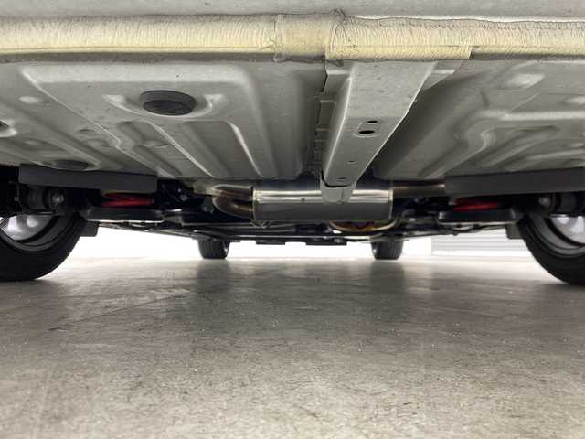 トヨタ ノア Si GRスポーツ 三重県 2019(平31)年 1.2万km ホワイトパールクリスタルシャイン ワンオーナー/セーフティセンス/・プリクラッシュセーフティ/・レーンディパーチャーアラート/・オートマチックハイビーム/・先行車発進告知/クルーズコントロール/アルパイン９型ナビ（X9Z）/・フルセグTV/・CD/DVD/・Bluetooth/・SD/音楽録音/バックカメラ/アルパイン10.1型フリップダウンモニター/ハーフレザーシート/革巻きステアリング/ステアリングスイッチ/LED室内灯/前後ドライブレコーダー（ケンウッド）/ビルトインETC/ドアバイザー/クラッツィオフロアマット/VANESSA18インチホイール215/４５R18/純正18インチアルミホイール（スタッドレス）４本車載/225/４５R18/純正サスペンション車載
