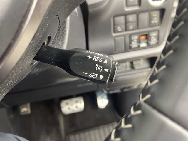 トヨタ ノア Si GRスポーツ 三重県 2019(平31)年 1.2万km ホワイトパールクリスタルシャイン ワンオーナー/セーフティセンス/・プリクラッシュセーフティ/・レーンディパーチャーアラート/・オートマチックハイビーム/・先行車発進告知/クルーズコントロール/アルパイン９型ナビ（X9Z）/・フルセグTV/・CD/DVD/・Bluetooth/・SD/音楽録音/バックカメラ/アルパイン10.1型フリップダウンモニター/ハーフレザーシート/革巻きステアリング/ステアリングスイッチ/LED室内灯/前後ドライブレコーダー（ケンウッド）/ビルトインETC/ドアバイザー/クラッツィオフロアマット/VANESSA18インチホイール215/４５R18/純正18インチアルミホイール（スタッドレス）４本車載/225/４５R18/純正サスペンション車載