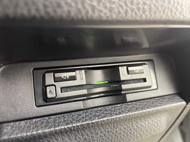 トヨタ ノア Si GRスポーツ 三重県 2019(平31)年 1.2万km ホワイトパールクリスタルシャイン ワンオーナー/セーフティセンス/・プリクラッシュセーフティ/・レーンディパーチャーアラート/・オートマチックハイビーム/・先行車発進告知/クルーズコントロール/アルパイン９型ナビ（X9Z）/・フルセグTV/・CD/DVD/・Bluetooth/・SD/音楽録音/バックカメラ/アルパイン10.1型フリップダウンモニター/ハーフレザーシート/革巻きステアリング/ステアリングスイッチ/LED室内灯/前後ドライブレコーダー（ケンウッド）/ビルトインETC/ドアバイザー/クラッツィオフロアマット/VANESSA18インチホイール215/４５R18/純正18インチアルミホイール（スタッドレス）４本車載/225/４５R18/純正サスペンション車載