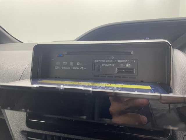トヨタ ノア Si GRスポーツ 三重県 2019(平31)年 1.2万km ホワイトパールクリスタルシャイン ワンオーナー/セーフティセンス/・プリクラッシュセーフティ/・レーンディパーチャーアラート/・オートマチックハイビーム/・先行車発進告知/クルーズコントロール/アルパイン９型ナビ（X9Z）/・フルセグTV/・CD/DVD/・Bluetooth/・SD/音楽録音/バックカメラ/アルパイン10.1型フリップダウンモニター/ハーフレザーシート/革巻きステアリング/ステアリングスイッチ/LED室内灯/前後ドライブレコーダー（ケンウッド）/ビルトインETC/ドアバイザー/クラッツィオフロアマット/VANESSA18インチホイール215/４５R18/純正18インチアルミホイール（スタッドレス）４本車載/225/４５R18/純正サスペンション車載