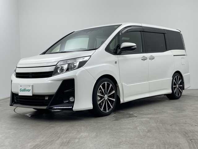トヨタ ノア Si GRスポーツ 三重県 2019(平31)年 1.2万km ホワイトパールクリスタルシャイン ワンオーナー/セーフティセンス/・プリクラッシュセーフティ/・レーンディパーチャーアラート/・オートマチックハイビーム/・先行車発進告知/クルーズコントロール/アルパイン９型ナビ（X9Z）/・フルセグTV/・CD/DVD/・Bluetooth/・SD/音楽録音/バックカメラ/アルパイン10.1型フリップダウンモニター/ハーフレザーシート/革巻きステアリング/ステアリングスイッチ/LED室内灯/前後ドライブレコーダー（ケンウッド）/ビルトインETC/ドアバイザー/クラッツィオフロアマット/VANESSA18インチホイール215/４５R18/純正18インチアルミホイール（スタッドレス）４本車載/225/４５R18/純正サスペンション車載