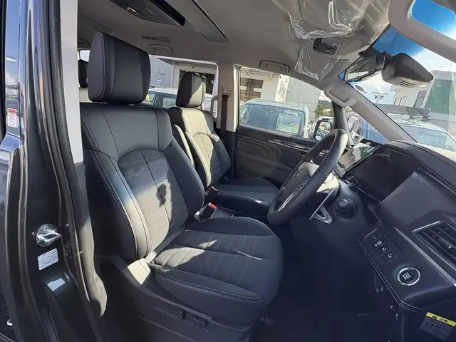 三菱 デリカＤ：５ シャモニー 東京都 2025(令7)年 0.1千km グレーⅡ 登録済未使用車/４WD/電動サイドステップ非装着車/アルパインビックXナビ（EX11NX)/AM/FM/CD/DVD/USB/SD/Bluetooth/HDMI/ダブルゾーン/アルパインフリップダウンモニター（RXH12X-L）/本革シート/マルチアラウンドモニター/両側パワースライドドア/e-Assist（運転支援機能）/・衝突被害軽減ブレーキ/・車線逸脱警報システム/・レーダークルーズコントロールシステム/・オートマチックハイビーム/・誤発進抑制機能（前進時）/・後側方車両検知警報システム（BSW）/・後退時交差車両検知警報システム/電動パーキングブレーキ/ブレーキオートホールド/エレクトリックテールゲート/プッシュスタート/スマートキー/純正18インチAW（ブラック塗装）/寒冷地仕様/・ヒーテッドドアミラー/・サードシートヒーターダクト/・スタートアップヒーター（フロント・リヤ）/LEDヘッドライト/LEDフォグランプ