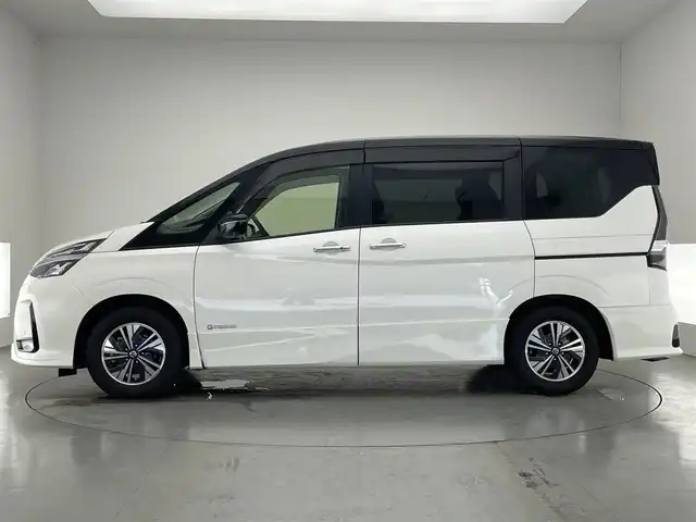 日産 セレナ e－パワー ハイウェイスター V 愛知県 2021(令3)年 4.8万km ブリリアントホワイトパール 2トーン 純正10型ナビ/フルセグTV/Bluetooth/11型フリップダウンモニター/ETC/プロパイロット/BSM/アラウンドビューモニター/ドライブレコーダー/両側パワースライドドア/禁煙車/LEDヘッドライト/衝突軽減ブレーキ