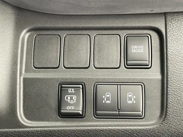 日産 セレナ e－パワー ハイウェイスター V 愛知県 2021(令3)年 4.8万km ブリリアントホワイトパール 2トーン 純正10型ナビ/フルセグTV/Bluetooth/11型フリップダウンモニター/ETC/プロパイロット/BSM/アラウンドビューモニター/ドライブレコーダー/両側パワースライドドア/禁煙車/LEDヘッドライト/衝突軽減ブレーキ