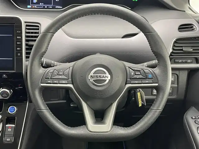 日産 セレナ e－パワー ハイウェイスター V 愛知県 2021(令3)年 4.8万km ブリリアントホワイトパール 2トーン 純正10型ナビ/フルセグTV/Bluetooth/11型フリップダウンモニター/ETC/プロパイロット/BSM/アラウンドビューモニター/ドライブレコーダー/両側パワースライドドア/禁煙車/LEDヘッドライト/衝突軽減ブレーキ