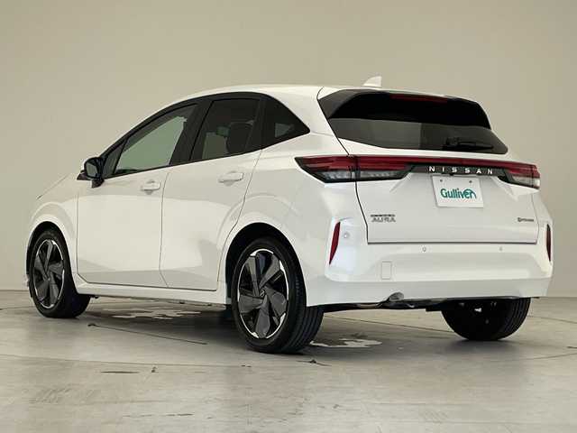 日産 オーラ G 愛知県 2022(令4)年 1.7万km ピュアホワイトパール 7型ナビ/三眼LEDヘッドライト/全方位カメラ/CD/Bluetooth/コーナーセンサー/純正アルミホイール/ブラインドスポットモニター/インテリジェントミラー/衝突軽減システム/オートマチックハイビーム/ドライブレコーダー/ETC/ステアリングスイッチ/スマートキー/プッシュスタート