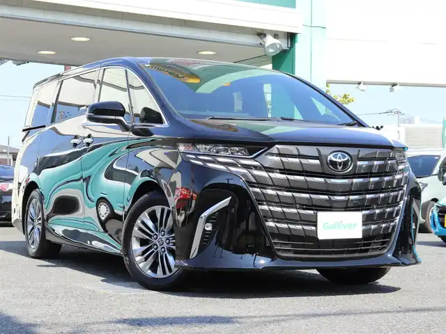 トヨタ アルファードハイブリット Z 神奈川県 2025(令7)年 0.1千km ブラック ワンオーナー/TOYOTAチームメイト/ムーンルーフ/ユニバーサルステップ/パーキングサポートブレーキ(後方歩行者)/床下透過表示機能付パラノミックビューモニター/バックカメラ洗浄機能/自動防眩インナーミラー/ステアリングヒーター/排気ガス検知式フルオートエアコン/マイコンプリセットドライビングポジションシステム/助手席肩口パワーシートスイッチ/2列目エグゼクティブシート/14インチディスプレイオーディオ/10スピーカー/JBLサウンドスピーカー/アドバンストパーク/パーキングサポートシステム/アドバントドライブ/フロントクロストラフィックアラート/レーンチェンジアシスト/ドライバーモニターカメラ/パドルシフト/エレクトロシフトマチック/保証書/スペアスマートキー/純正メモリナビ/フルセグテレビ/アラウンドビューモニター/ウィンカーミラー/オットマン/アダクティブアクティブクルーズコントロール/ドアバイザー/プッシュスタート/両側パワースライドドア/パワーバックドア/ETC2.0/デジタルインナーミラー/置くだけ充電/100V電源