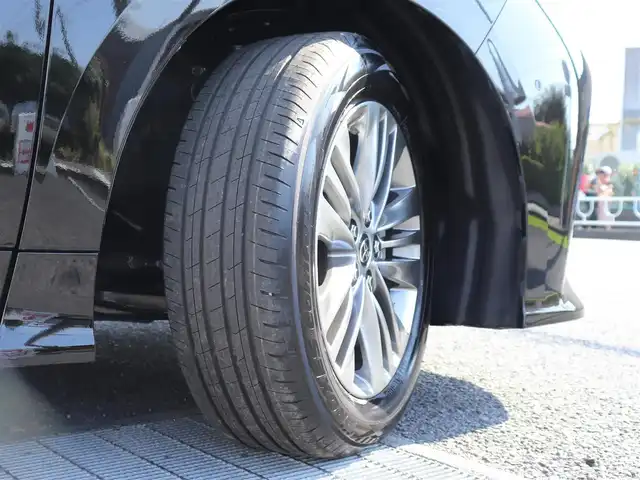 トヨタ アルファードハイブリット Z 神奈川県 2025(令7)年 0.1千km ブラック ワンオーナー/TOYOTAチームメイト/ムーンルーフ/ユニバーサルステップ/パーキングサポートブレーキ(後方歩行者)/床下透過表示機能付パラノミックビューモニター/バックカメラ洗浄機能/自動防眩インナーミラー/ステアリングヒーター/排気ガス検知式フルオートエアコン/マイコンプリセットドライビングポジションシステム/助手席肩口パワーシートスイッチ/2列目エグゼクティブシート/14インチディスプレイオーディオ/10スピーカー/JBLサウンドスピーカー/アドバンストパーク/パーキングサポートシステム/アドバントドライブ/フロントクロストラフィックアラート/レーンチェンジアシスト/ドライバーモニターカメラ/パドルシフト/エレクトロシフトマチック/保証書/スペアスマートキー/純正メモリナビ/フルセグテレビ/アラウンドビューモニター/ウィンカーミラー/オットマン/アダクティブアクティブクルーズコントロール/ドアバイザー/プッシュスタート/両側パワースライドドア/パワーバックドア/ETC2.0/デジタルインナーミラー/置くだけ充電/100V電源
