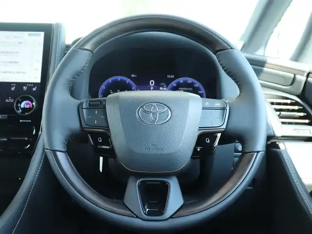トヨタ アルファードハイブリット Z 神奈川県 2025(令7)年 0.1千km ブラック ワンオーナー/TOYOTAチームメイト/ムーンルーフ/ユニバーサルステップ/パーキングサポートブレーキ(後方歩行者)/床下透過表示機能付パラノミックビューモニター/バックカメラ洗浄機能/自動防眩インナーミラー/ステアリングヒーター/排気ガス検知式フルオートエアコン/マイコンプリセットドライビングポジションシステム/助手席肩口パワーシートスイッチ/2列目エグゼクティブシート/14インチディスプレイオーディオ/10スピーカー/JBLサウンドスピーカー/アドバンストパーク/パーキングサポートシステム/アドバントドライブ/フロントクロストラフィックアラート/レーンチェンジアシスト/ドライバーモニターカメラ/パドルシフト/エレクトロシフトマチック/保証書/スペアスマートキー/純正メモリナビ/フルセグテレビ/アラウンドビューモニター/ウィンカーミラー/オットマン/アダクティブアクティブクルーズコントロール/ドアバイザー/プッシュスタート/両側パワースライドドア/パワーバックドア/ETC2.0/デジタルインナーミラー/置くだけ充電/100V電源