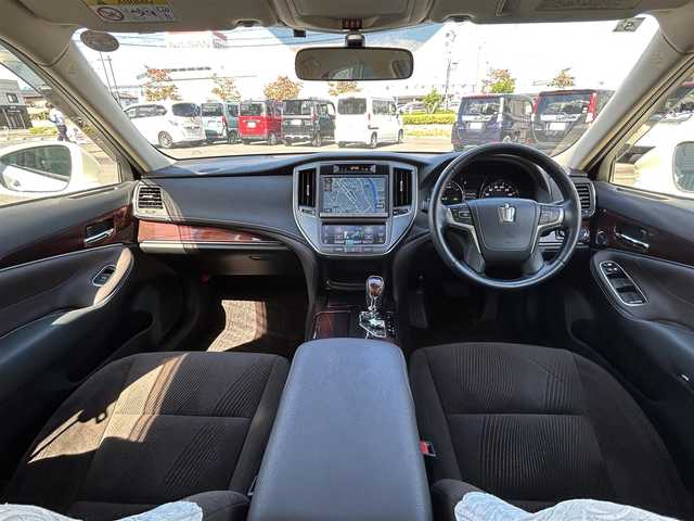 トヨタ クラウン ハイブリッド ロイヤル 福島県 2013(平25)年 4.7万km ホワイトパールクリスタルシャイン 純正HDDナビ/クルーズコントロール/前席シートヒーター/ハンドルヒーター/HIDオートライト/フォグランプ/バックカメラ/プッシュスタート/アイドリングストップ/ＥＴＣ/ステアリングスイッチ/純正フロアマット/フロアマット