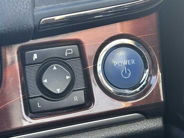 トヨタ クラウン ハイブリッド ロイヤル 福島県 2013(平25)年 4.7万km ホワイトパールクリスタルシャイン 純正HDDナビ/クルーズコントロール/前席シートヒーター/ハンドルヒーター/HIDオートライト/フォグランプ/バックカメラ/プッシュスタート/アイドリングストップ/ＥＴＣ/ステアリングスイッチ/純正フロアマット/フロアマット