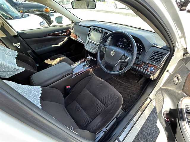 トヨタ クラウン ハイブリッド ロイヤル 福島県 2013(平25)年 4.7万km ホワイトパールクリスタルシャイン 純正HDDナビ/クルーズコントロール/前席シートヒーター/ハンドルヒーター/HIDオートライト/フォグランプ/バックカメラ/プッシュスタート/アイドリングストップ/ＥＴＣ/ステアリングスイッチ/純正フロアマット/フロアマット