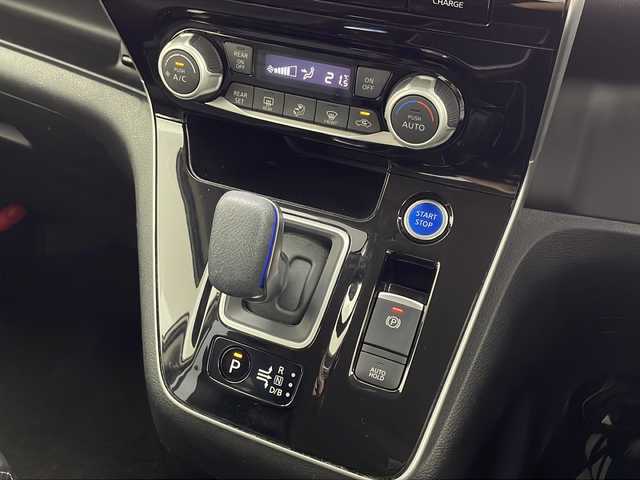 日産 セレナ e－パワー XV 宮城県 2020(令2)年 6.1万km カシミヤグレージュ 禁煙車/防水シートネオソフィール（レザー）/プロパイロット/アラウンドビューモニター/インテリジェントパーキングアシスト/エマージェンシーブレーキ/車線逸脱警報/オートハイビームアシスト/ブラインドスポットモニター/前後コーナーセンサー/純正10インチナビ/・CD.DVD.SD.BT/フルセグTV/両側パワースライドドア/前席シートヒーター/純正ドライブレコーダー（F）/ビルトインETC/オートライト/電動パーキングブレーキ/オートホールド機能/純正15インチアルミホイール/純正フロアマット