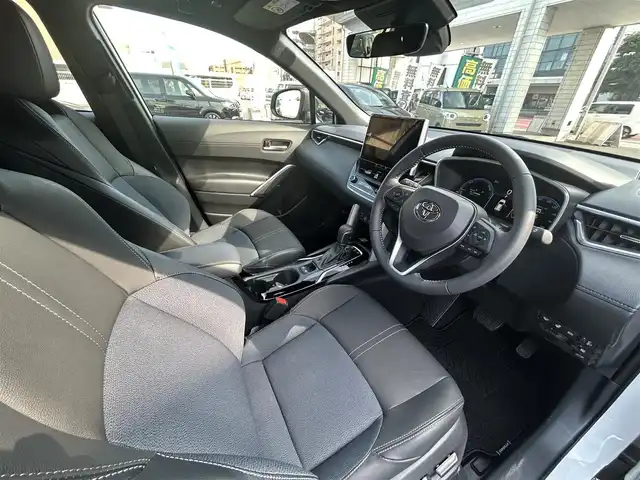 トヨタ カローラ クロス ハイブリッド Z 大分県 2024(令6)年 0.6万km アティチュードブラックマイカ/プラチナホワイトパールマイカ 〇ワンオーナー/〇純正ディスプレイオーディオナビ付/　ラジオ・BT・フルセグ/〇全方位カメラ/〇ハーフレザーシート/〇ガラスルーフ/〇ETC2.0/〇ステアリングスイッチ/〇革巻きステリング/〇ACC/〇BSM/〇LKA/〇ステアリングヒーター/〇オートハイビームアシスト/〇ヘッドライトレベライザー/〇パワーバックドア/〇シートヒーター/〇パーキングアシスト/〇置くだけ充電/〇運転席パワーシート/〇純正フォグランプ/〇純正バックフォグ/〇保証書/〇取扱説明書/〇スペアキー