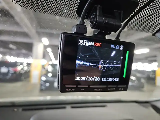 トヨタ プリウス α S ツーリングセレクション 福岡県 2015(平27)年 8.1万km ホワイトパールクリスタルシャイン 〇ワンオーナー/〇純正ナビ/〇フルセグTV/〇バックカメラ/〇ビルトインETC/〇前後ドライブレコーダー/〇SRSエアバッグ/〇LEDヘッドランプ/〇LEDフロントフォグランプ/〇オートエアコン/〇革巻きステアリングホイール/〇ステアリングスイッチ/〇シートバックポケット/シートリフター/〇純正17インチアルミホイール/〇F・モデリスタエアロ/〇F・モデリスタガーニッシュ/〇スマートエントリー/スタートシステム/〇禁煙車