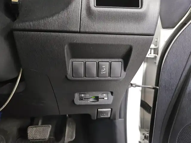 トヨタ プリウス α S ツーリングセレクション 福岡県 2015(平27)年 8.1万km ホワイトパールクリスタルシャイン 〇ワンオーナー/〇純正ナビ/〇フルセグTV/〇バックカメラ/〇ビルトインETC/〇前後ドライブレコーダー/〇SRSエアバッグ/〇LEDヘッドランプ/〇LEDフロントフォグランプ/〇オートエアコン/〇革巻きステアリングホイール/〇ステアリングスイッチ/〇シートバックポケット/シートリフター/〇純正17インチアルミホイール/〇F・モデリスタエアロ/〇F・モデリスタガーニッシュ/〇スマートエントリー/スタートシステム/〇禁煙車