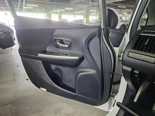 トヨタ プリウス α S ツーリングセレクション 福岡県 2015(平27)年 8.1万km ホワイトパールクリスタルシャイン 〇ワンオーナー/〇純正ナビ/〇フルセグTV/〇バックカメラ/〇ビルトインETC/〇前後ドライブレコーダー/〇SRSエアバッグ/〇LEDヘッドランプ/〇LEDフロントフォグランプ/〇オートエアコン/〇革巻きステアリングホイール/〇ステアリングスイッチ/〇シートバックポケット/シートリフター/〇純正17インチアルミホイール/〇F・モデリスタエアロ/〇F・モデリスタガーニッシュ/〇スマートエントリー/スタートシステム/〇禁煙車