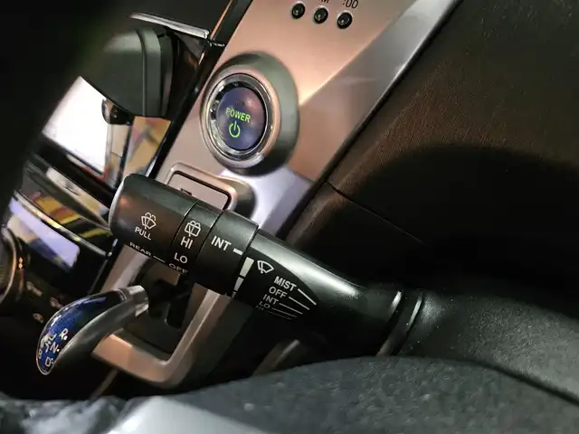 トヨタ プリウス α S ツーリングセレクション 福岡県 2015(平27)年 8.1万km ホワイトパールクリスタルシャイン 〇ワンオーナー/〇純正ナビ/〇フルセグTV/〇バックカメラ/〇ビルトインETC/〇前後ドライブレコーダー/〇SRSエアバッグ/〇LEDヘッドランプ/〇LEDフロントフォグランプ/〇オートエアコン/〇革巻きステアリングホイール/〇ステアリングスイッチ/〇シートバックポケット/シートリフター/〇純正17インチアルミホイール/〇F・モデリスタエアロ/〇F・モデリスタガーニッシュ/〇スマートエントリー/スタートシステム/〇禁煙車