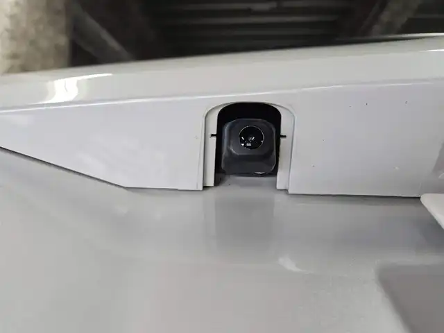 トヨタ プリウス α S ツーリングセレクション 福岡県 2015(平27)年 8.1万km ホワイトパールクリスタルシャイン 〇ワンオーナー/〇純正ナビ/〇フルセグTV/〇バックカメラ/〇ビルトインETC/〇前後ドライブレコーダー/〇SRSエアバッグ/〇LEDヘッドランプ/〇LEDフロントフォグランプ/〇オートエアコン/〇革巻きステアリングホイール/〇ステアリングスイッチ/〇シートバックポケット/シートリフター/〇純正17インチアルミホイール/〇F・モデリスタエアロ/〇F・モデリスタガーニッシュ/〇スマートエントリー/スタートシステム/〇禁煙車