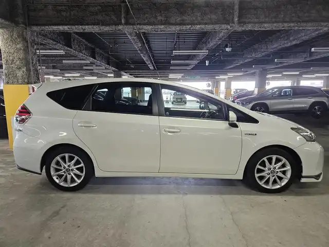トヨタ プリウス α S ツーリングセレクション 福岡県 2015(平27)年 8.1万km ホワイトパールクリスタルシャイン 〇ワンオーナー/〇純正ナビ/〇フルセグTV/〇バックカメラ/〇ビルトインETC/〇前後ドライブレコーダー/〇SRSエアバッグ/〇LEDヘッドランプ/〇LEDフロントフォグランプ/〇オートエアコン/〇革巻きステアリングホイール/〇ステアリングスイッチ/〇シートバックポケット/シートリフター/〇純正17インチアルミホイール/〇F・モデリスタエアロ/〇F・モデリスタガーニッシュ/〇スマートエントリー/スタートシステム/〇禁煙車