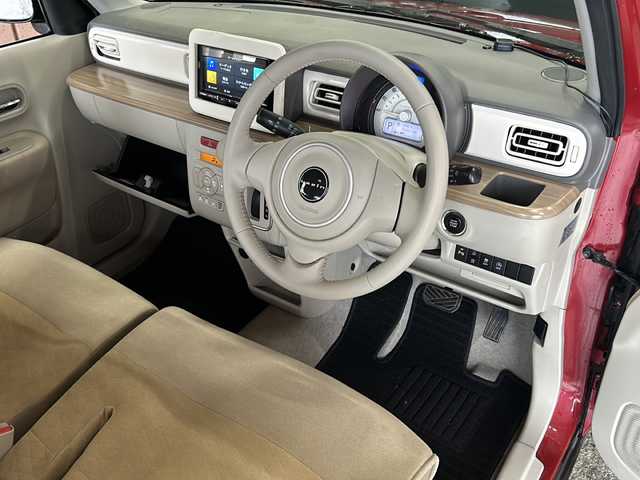 スズキ ラパン X 静岡県 2020(令2)年 5.1万km フェニックスレッドパール 社外メモリナビ/・フルセグＴＶ/・Bluetooth/・AM/・FM/主要装備/・ルーフキャリア/・衝突軽減/・レーンキープ/・コーナーセンサー後/・バックカメラ/・シートヒーターD席/・社外フロアマット/・純正アルミホイール/・キセノンヘッドライト/・オートライト/・オートハイビーム/・オートエアコン/・スマートキー/・プッシュスタート