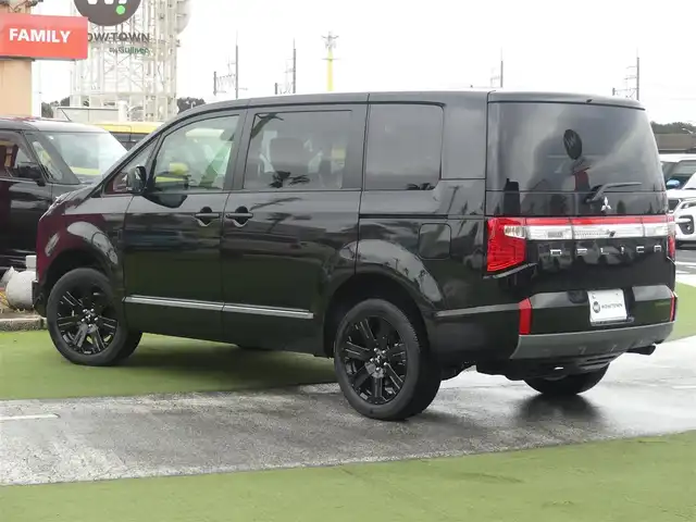 三菱 デリカＤ：５ シャモニー 千葉県 2025(令7)年 0.1千km 黒Ⅱ CHAMONIX (8人)　4WD　e-Assist/オリジナルナビ取付パッケージ＋リアモニター取付パッケージ(25/300)　ステップレス　（8人）/e-Assist/オリジナルナビ取付パッケージ＋リアモニター取付パッケージ(25/300)　ステップレス　（8人）/e-Assist/・衝突被害軽減ブレーキシステム（FCM）/・車線逸脱警報システム（LDW）/・誤発進抑制機能（前進＆後退時）（UMS）/・レーダークルーズコントロールシステム（ACC）/・オートマチックハイビーム[AHB]/エレクトリックテールゲート/両側パワースライドドア/マルチアラウンドモニター/運転席パワーシート/前席シートヒーター/ハーフレザーシート/革巻きステアリング/ステアリングスイッチ/ステアリングヒーター/パドルシフト/LEDヘッドライト/フォグライト/ウインカーミラー/純正18インチアルミホイル/サイド/カーテンエアバッグ/スマートキー