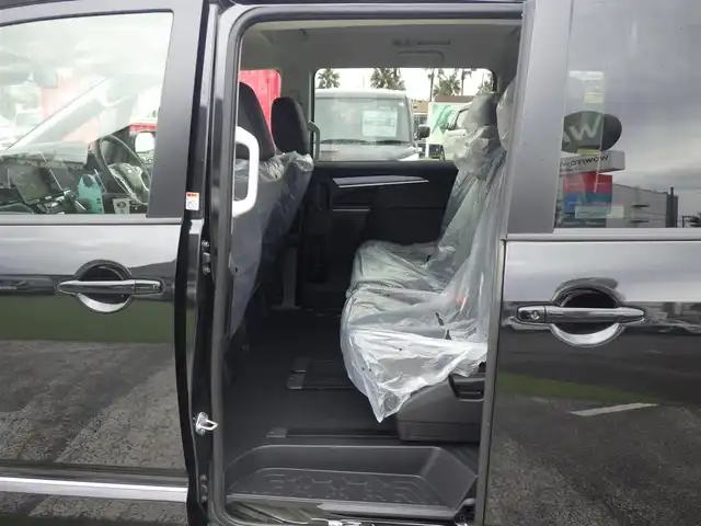 三菱 デリカＤ：５ シャモニー 千葉県 2025(令7)年 0.1千km 黒Ⅱ CHAMONIX (8人)　4WD　e-Assist/オリジナルナビ取付パッケージ＋リアモニター取付パッケージ(25/300)　ステップレス　（8人）/e-Assist/オリジナルナビ取付パッケージ＋リアモニター取付パッケージ(25/300)　ステップレス　（8人）/e-Assist/・衝突被害軽減ブレーキシステム（FCM）/・車線逸脱警報システム（LDW）/・誤発進抑制機能（前進＆後退時）（UMS）/・レーダークルーズコントロールシステム（ACC）/・オートマチックハイビーム[AHB]/エレクトリックテールゲート/両側パワースライドドア/マルチアラウンドモニター/運転席パワーシート/前席シートヒーター/ハーフレザーシート/革巻きステアリング/ステアリングスイッチ/ステアリングヒーター/パドルシフト/LEDヘッドライト/フォグライト/ウインカーミラー/純正18インチアルミホイル/サイド/カーテンエアバッグ/スマートキー