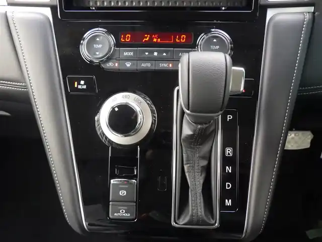 三菱 デリカＤ：５ シャモニー 千葉県 2025(令7)年 0.1千km 黒Ⅱ CHAMONIX (8人)　4WD　e-Assist/オリジナルナビ取付パッケージ＋リアモニター取付パッケージ(25/300)　ステップレス　（8人）/e-Assist/オリジナルナビ取付パッケージ＋リアモニター取付パッケージ(25/300)　ステップレス　（8人）/e-Assist/・衝突被害軽減ブレーキシステム（FCM）/・車線逸脱警報システム（LDW）/・誤発進抑制機能（前進＆後退時）（UMS）/・レーダークルーズコントロールシステム（ACC）/・オートマチックハイビーム[AHB]/エレクトリックテールゲート/両側パワースライドドア/マルチアラウンドモニター/運転席パワーシート/前席シートヒーター/ハーフレザーシート/革巻きステアリング/ステアリングスイッチ/ステアリングヒーター/パドルシフト/LEDヘッドライト/フォグライト/ウインカーミラー/純正18インチアルミホイル/サイド/カーテンエアバッグ/スマートキー