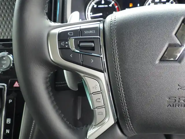 三菱 デリカＤ：５ シャモニー 千葉県 2025(令7)年 0.1千km 黒Ⅱ CHAMONIX (8人)　4WD　e-Assist/オリジナルナビ取付パッケージ＋リアモニター取付パッケージ(25/300)　ステップレス　（8人）/e-Assist/オリジナルナビ取付パッケージ＋リアモニター取付パッケージ(25/300)　ステップレス　（8人）/e-Assist/・衝突被害軽減ブレーキシステム（FCM）/・車線逸脱警報システム（LDW）/・誤発進抑制機能（前進＆後退時）（UMS）/・レーダークルーズコントロールシステム（ACC）/・オートマチックハイビーム[AHB]/エレクトリックテールゲート/両側パワースライドドア/マルチアラウンドモニター/運転席パワーシート/前席シートヒーター/ハーフレザーシート/革巻きステアリング/ステアリングスイッチ/ステアリングヒーター/パドルシフト/LEDヘッドライト/フォグライト/ウインカーミラー/純正18インチアルミホイル/サイド/カーテンエアバッグ/スマートキー