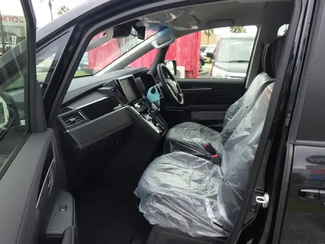 三菱 デリカＤ：５ シャモニー 千葉県 2025(令7)年 0.1千km 黒Ⅱ CHAMONIX (8人)　4WD　e-Assist/オリジナルナビ取付パッケージ＋リアモニター取付パッケージ(25/300)　ステップレス　（8人）/e-Assist/オリジナルナビ取付パッケージ＋リアモニター取付パッケージ(25/300)　ステップレス　（8人）/e-Assist/・衝突被害軽減ブレーキシステム（FCM）/・車線逸脱警報システム（LDW）/・誤発進抑制機能（前進＆後退時）（UMS）/・レーダークルーズコントロールシステム（ACC）/・オートマチックハイビーム[AHB]/エレクトリックテールゲート/両側パワースライドドア/マルチアラウンドモニター/運転席パワーシート/前席シートヒーター/ハーフレザーシート/革巻きステアリング/ステアリングスイッチ/ステアリングヒーター/パドルシフト/LEDヘッドライト/フォグライト/ウインカーミラー/純正18インチアルミホイル/サイド/カーテンエアバッグ/スマートキー