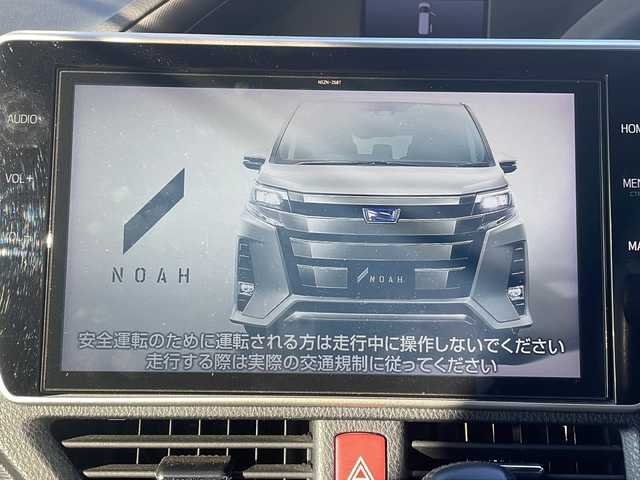 トヨタ ノア Si ダブルバイビー 茨城県 2018(平30)年 6.4万km ブラック 10インチ純正SDナビ/クルーズコントロール/横滑り防止装置/レーンキープアシスト/LEDオートライト/オートマチックハイビーム/アイドリングストップ/スマートキー/冷房WAC/Bluetooth/フルセグTV/バックカメラ/3列シート/ドライブレコーダー/純正フロアマット/ハーフレザーシート/両側パワースライドドア/16インチ純正アルミホイール